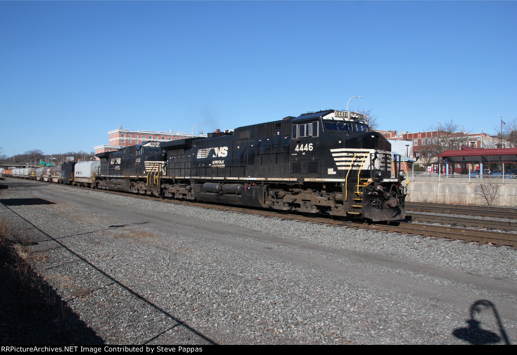 NS 4446 leads train 38G